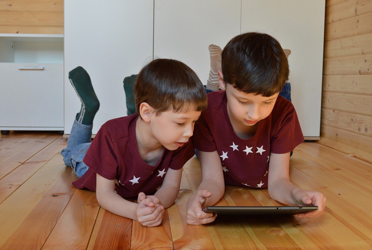 Children using Samsung Galaxy Tab