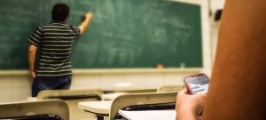 The Pros and Cons of Allowing Texting in Classrooms [Are we ready ...